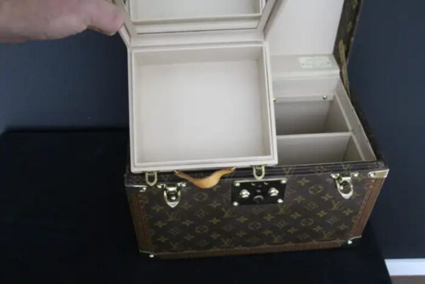 Vanity case Louis Vuitton en toile monogramme