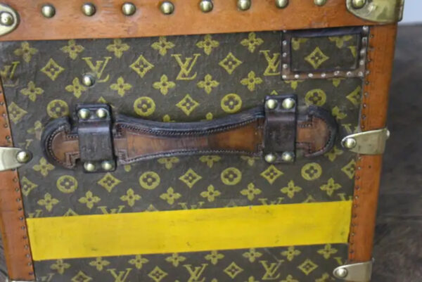 malle Vuitton ancienne à chaussures