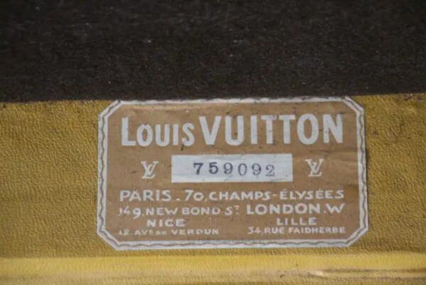 malle Vuitton ancienne à chaussures