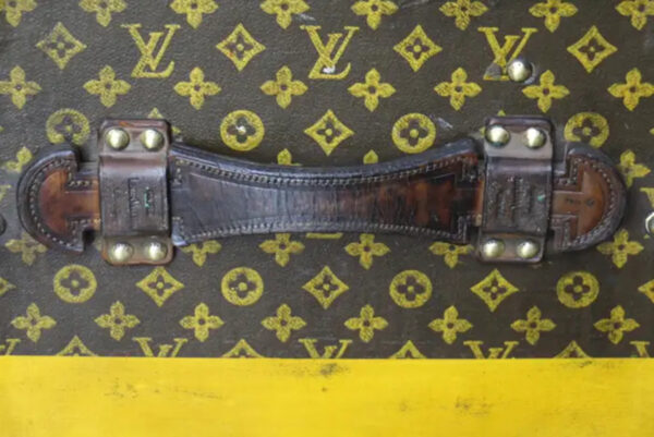 malle Vuitton ancienne à chaussures