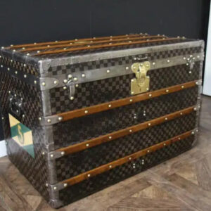 Antiquaire de bagages et meubles anciens Louis Vuitton