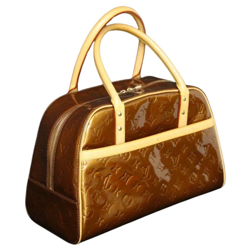 Sac à main Louis Vuitton en cuir Vernis monogrammé couleur bronze doré avec poignées en cuir naturel et poche plate avant