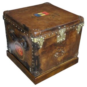Malle Louis Vuitton en cuir, de forme cube, à la patine antique, 1890-1900